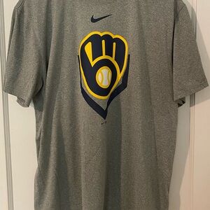 Milwaukee Brewers Nike Men’s XL T-shirt